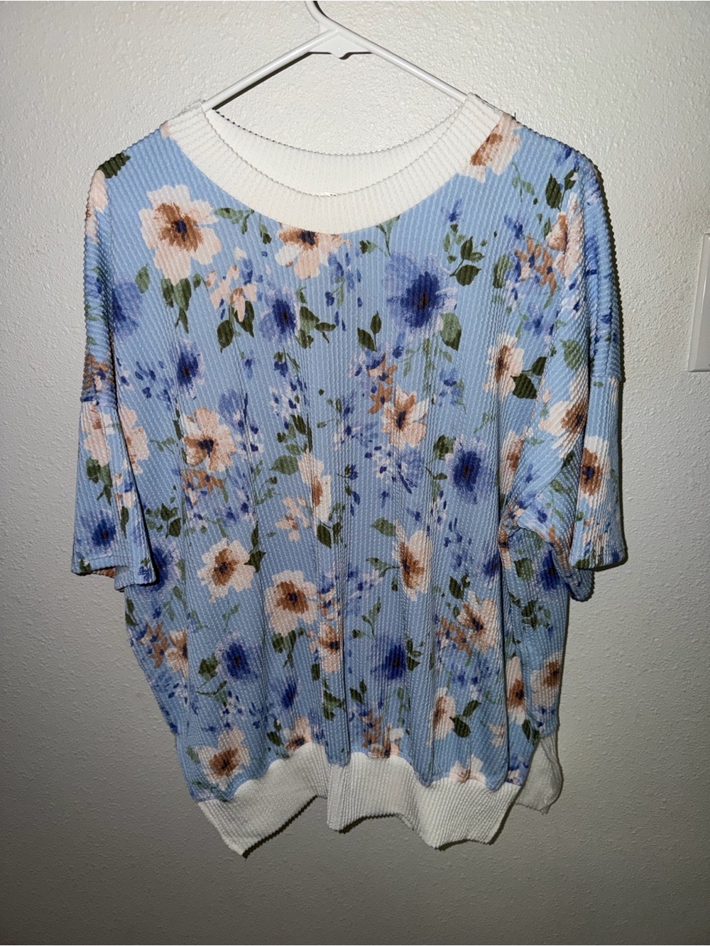 J Light Blue Floral Ribbed Short-Sleeve Knit Top w/side slits NWT